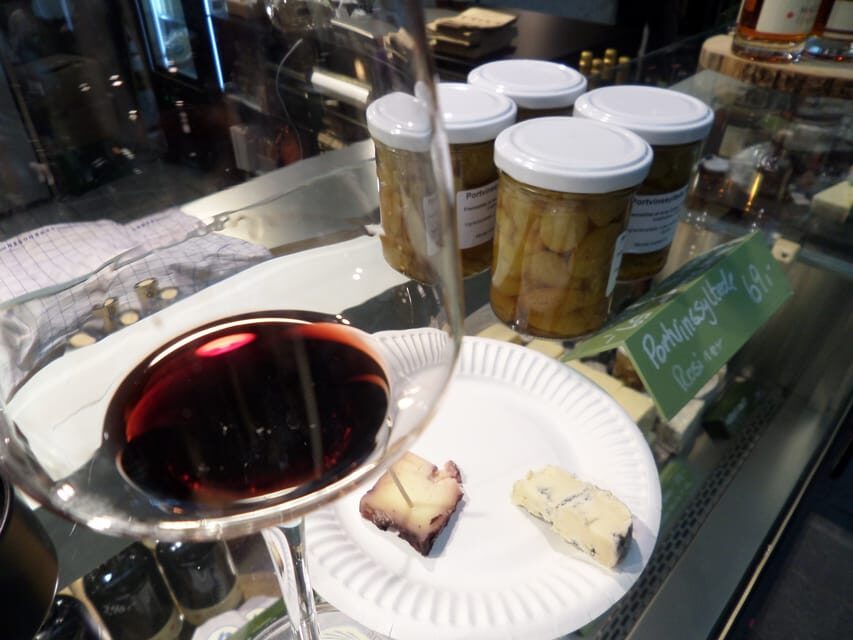 Copenhagen: Evening Gourmet Walk with Food & Drinks Tasting - Best fit: who this Copenhagen evening gourmet walk is for