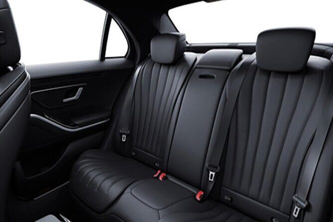 Departure by Luxury Vehicule Copenhagen to Copenhagen airport CPH - Mercedes choice: V-Class for groups vs S-Class for quiet